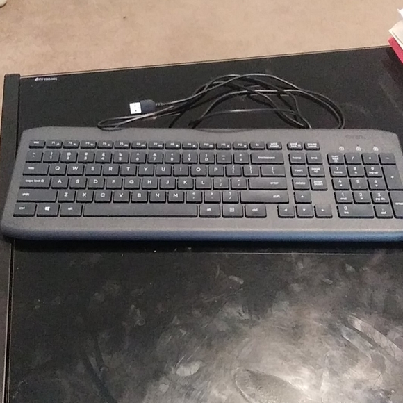 Keyboard - Picture 1 of 4